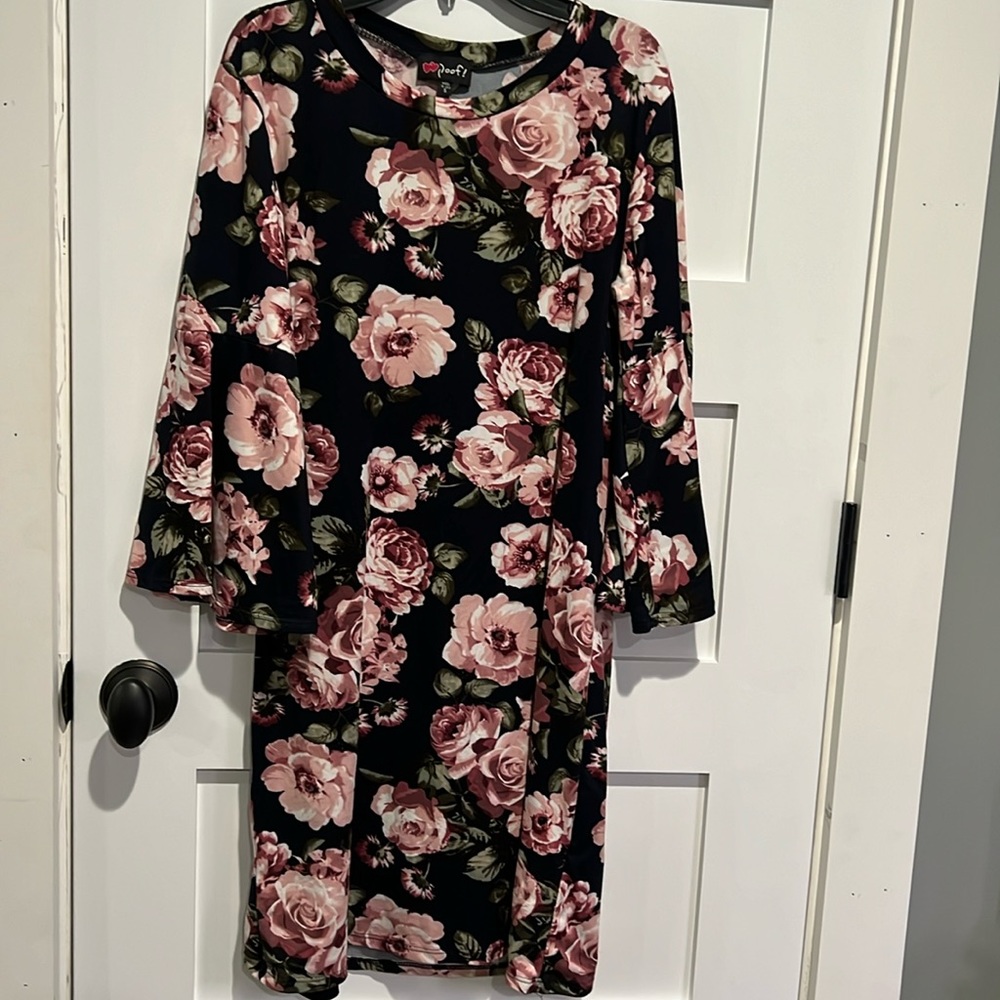 Size small dress, mid length sleeves